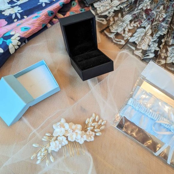 Flower & vine pearl hair comb + 5 more wedding accessories bundle - Picture 4 of 10